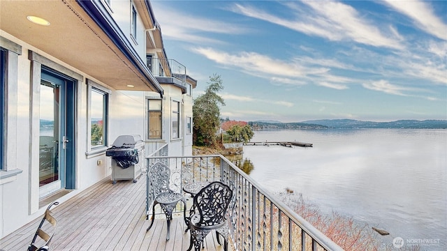 2837 E Lake Sammamish Pkwy NE, Sammamish, WA 98074 - balcony featuring a water view and area for grilling