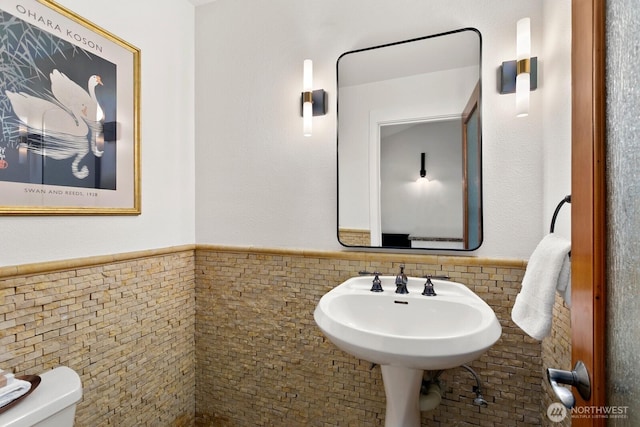 10036 NE 115th Ln Unit A3, Kirkland, WA 98033 - bathroom with tile walls and a wainscoted wall