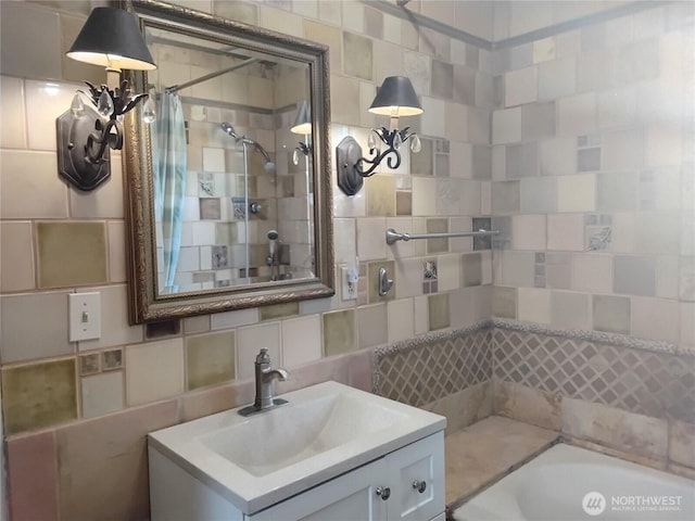 306 Henderson Way E, Tonasket, WA 98855 - full bath featuring a bathtub, vanity, backsplash, and a shower with curtain