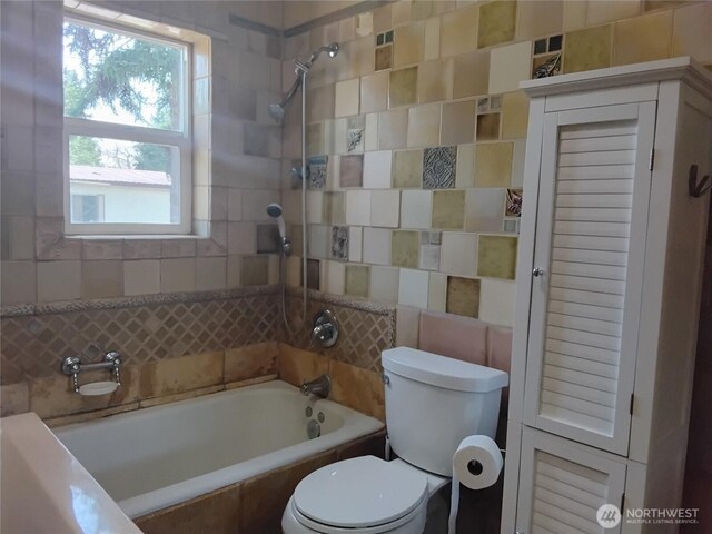306 Henderson Way E, Tonasket, WA 98855 - bathroom featuring tile walls and tiled shower / bath