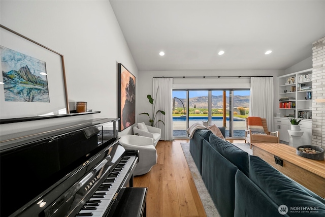 451S Partridge Ln, East Wenatchee, WA 98802 - living area featuring vaulted ceiling, light wood-type flooring, and recessed lighting