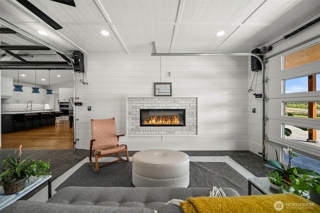451S Partridge Ln, East Wenatchee, WA 98802 - living area with recessed lighting and a fireplace