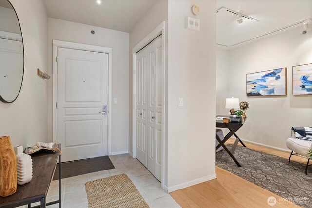 2801 1st Ave Unit 501, Seattle, WA 98121 - foyer entrance featuring rail lighting and baseboards