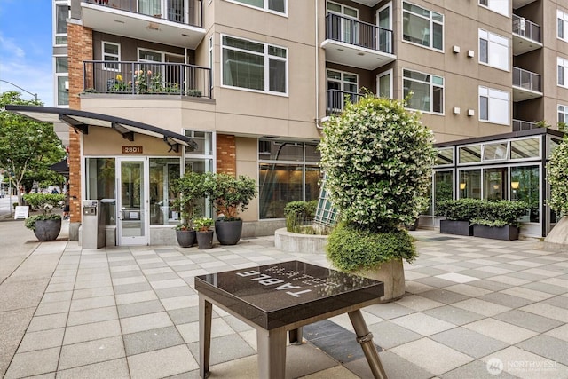 2801 1st Ave Unit 501, Seattle, WA 98121 - view of patio / terrace