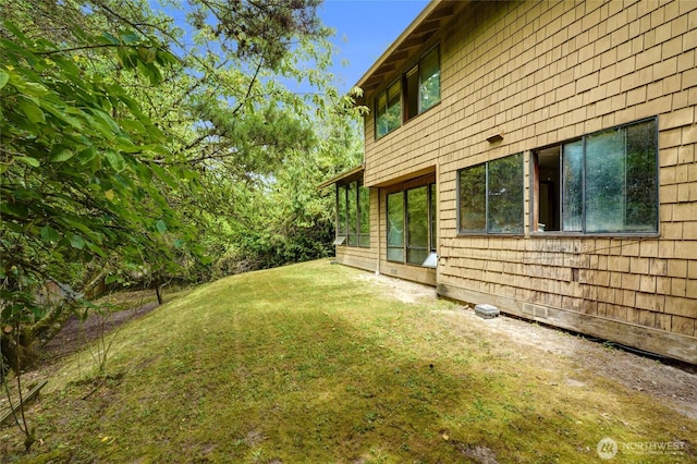2305 88th St NE, Clyde Hill, WA 98004 - view of grassy yard