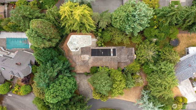 2305 88th St NE, Clyde Hill, WA 98004 - drone / aerial view