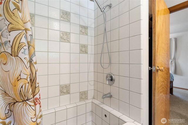 3613 Mcmullan Rd, Wenatchee, WA 98801 - bathroom featuring tiled shower / bath combo