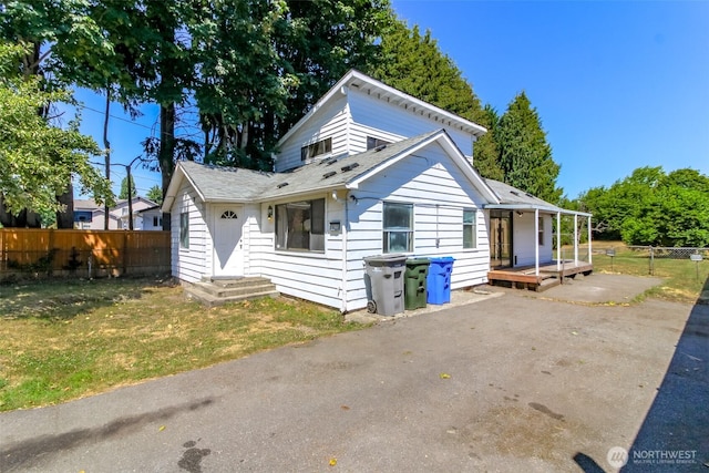 1632 Aberdeen Ave NE, Renton, WA 98056 - bungalow with a shingled roof, entry steps, and driveway