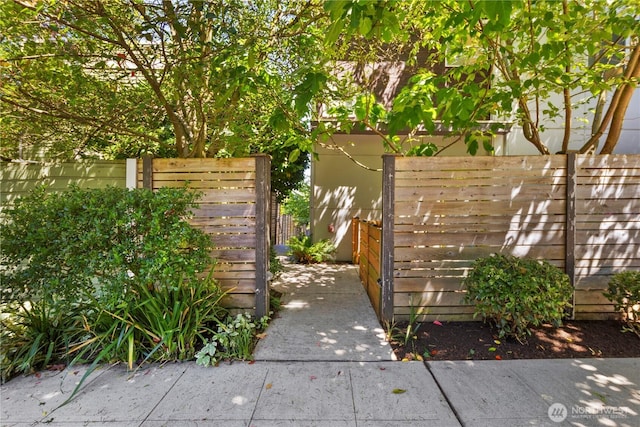 1804 25th Ave Unit A, Seattle, WA 98122 - view of gate