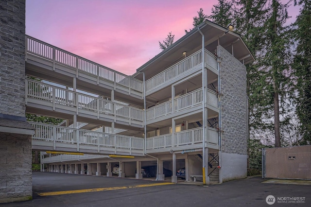 14547 NE 40th St Unit J302, Bellevue, WA 98007 - view of property at dusk