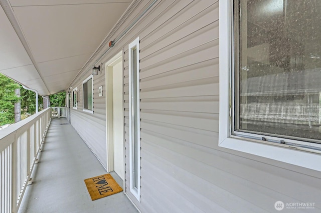 14547 NE 40th St Unit J302, Bellevue, WA 98007 - view of covered porch