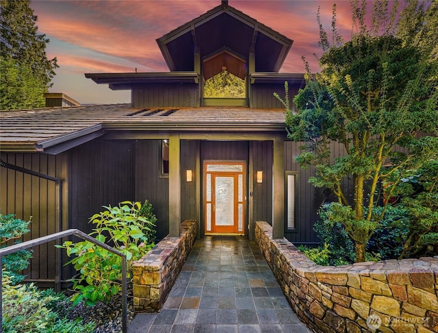 18 Holly Ln, Mercer Island, WA 98040 - view of exterior entry
