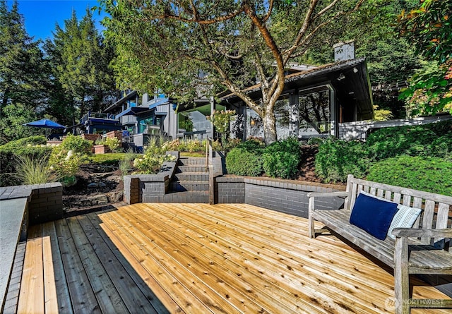 18 Holly Ln, Mercer Island, WA 98040 - view of wooden deck