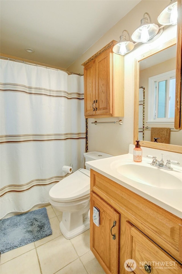 717 Judith Ct, Aberdeen, WA 98520 - full bathroom featuring vanity, tile patterned floors, and a shower with shower curtain