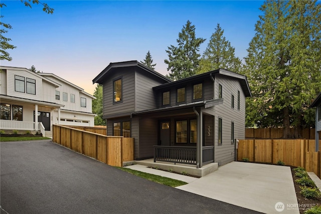 333 18th Ave, Kirkland, WA 98033 - view of front of house featuring a porch and driveway