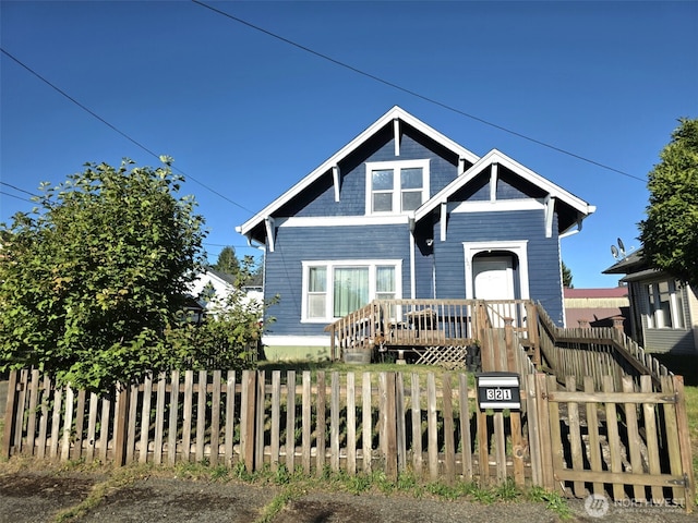 321 12th St, Raymond, WA 98577 - view of front of house featuring a fenced front yard