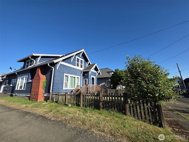 321 12th St, Raymond, WA 98577 - view of front of home