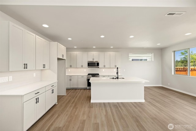 13931 178th St E Unit 39, Puyallup, WA 98374 - kitchen with stainless steel appliances, backsplash, light wood-type flooring, light countertops, and recessed lighting