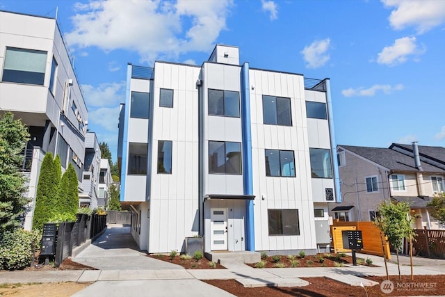 918 28th Ave S Unit B, Seattle, WA 98144 - view of property featuring driveway