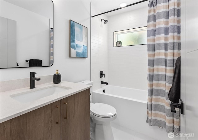 918 28th Ave S Unit B, Seattle, WA 98144 - full bath with vanity and shower / tub combo with curtain