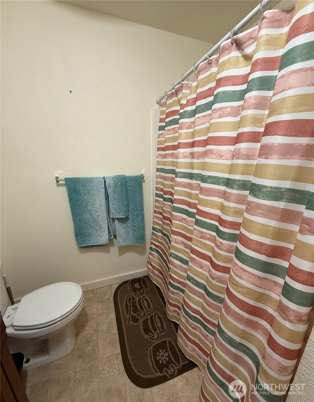 1019 Duryea St, Raymond, WA 98577 - bathroom with toilet and a shower with shower curtain