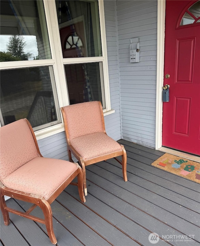1019 Duryea St, Raymond, WA 98577 - view of wooden porch