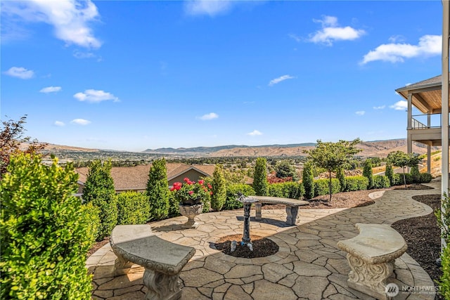 1776 Broadway Pl, Wenatchee, WA 98801 - view of patio / terrace featuring a mountain view