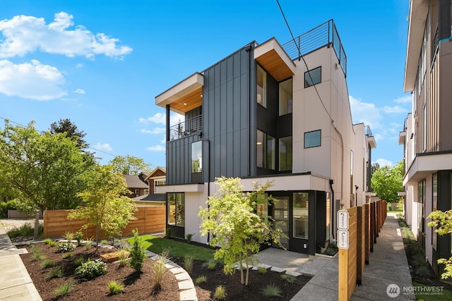 8833 Wallingford Ave N, Seattle, WA 98103 - photo 1