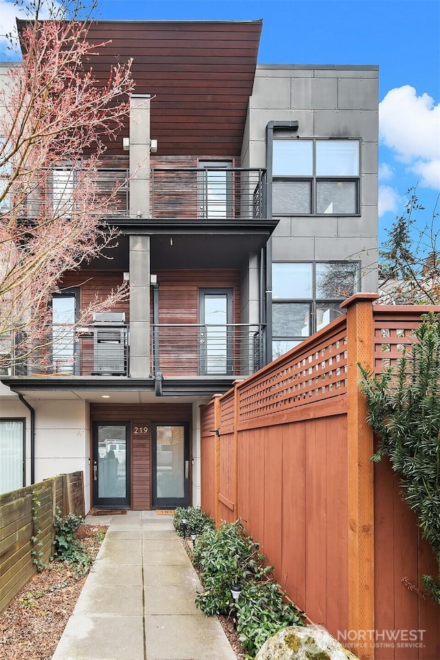 219 12th Ave E Unit B, Seattle, WA 98102 - photo 1