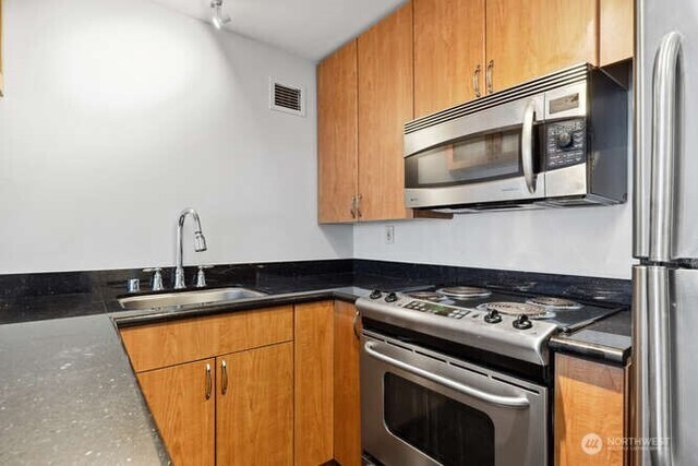 1105 Spring St Unit 701, Seattle, WA 98104 - photo 12
