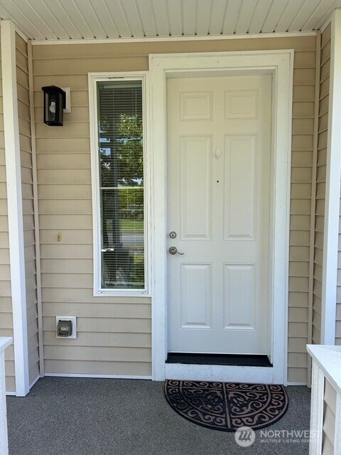 2055 Garry Oaks Ave Unit B, Dupont, WA 98327 - photo 2