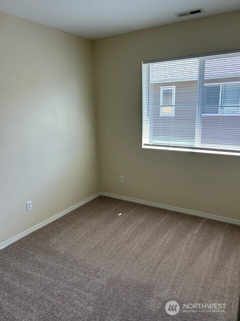 2055 Garry Oaks Ave Unit B, Dupont, WA 98327 - photo 17