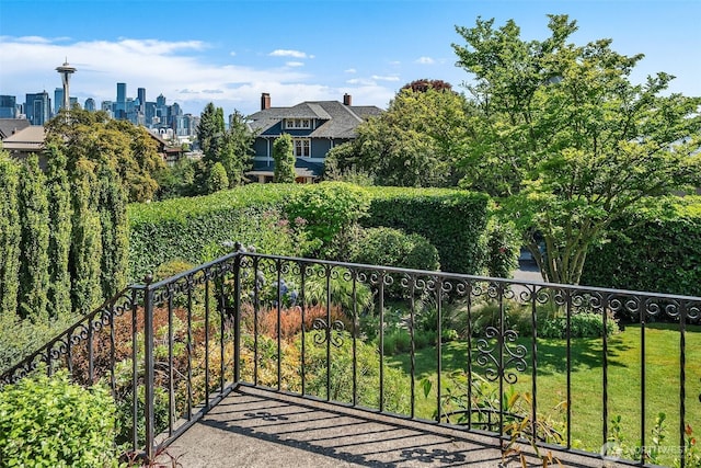 324 W Kinnear Pl, Seattle, WA 98119 - photo 2