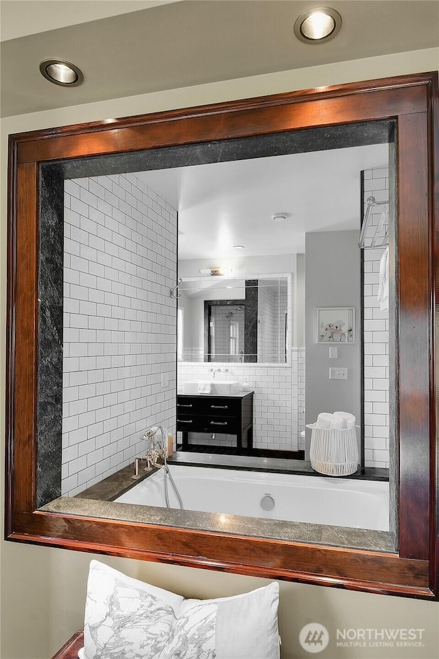 2 Fulton St, Seattle, WA 98109 - photo 25