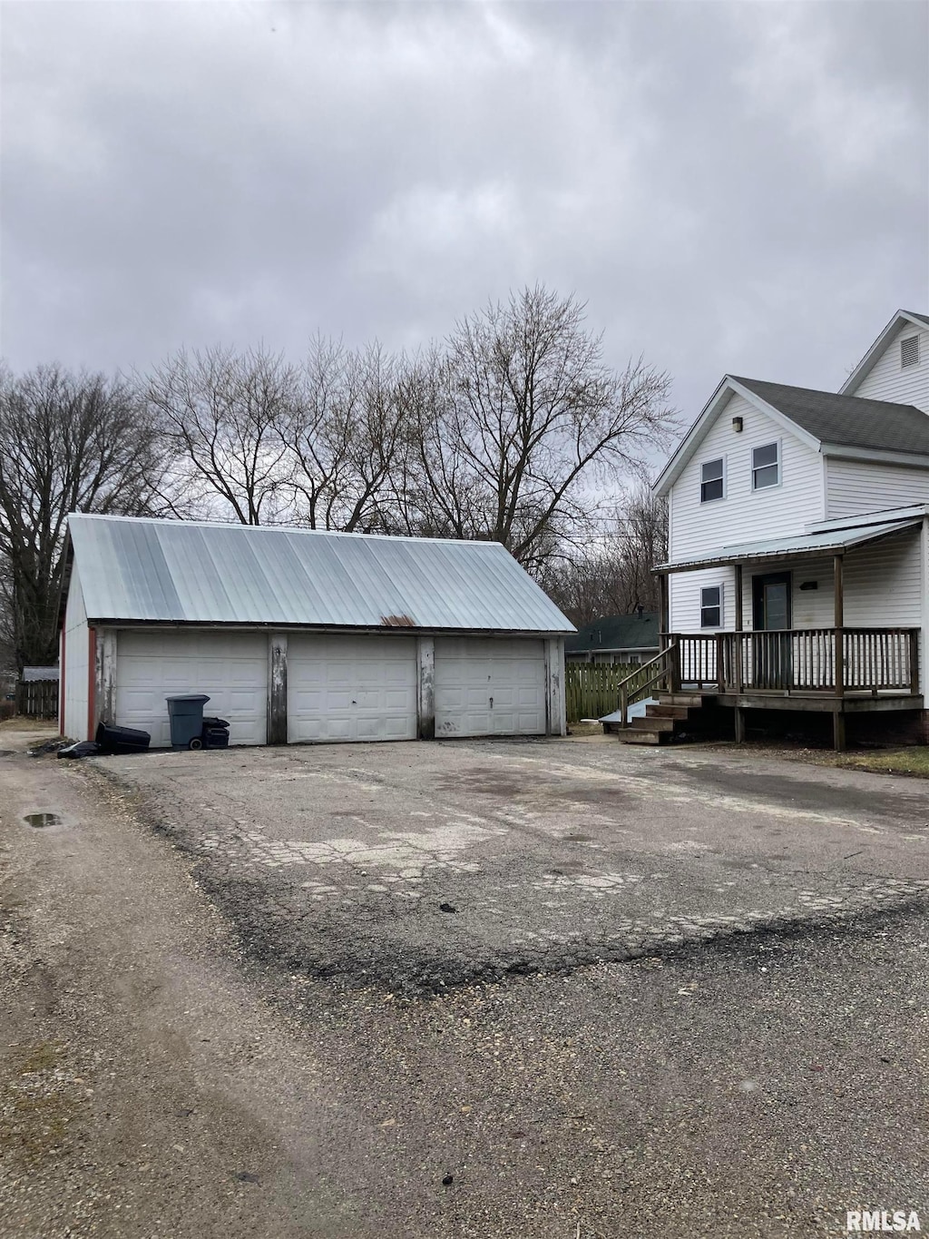 garage with covered porch