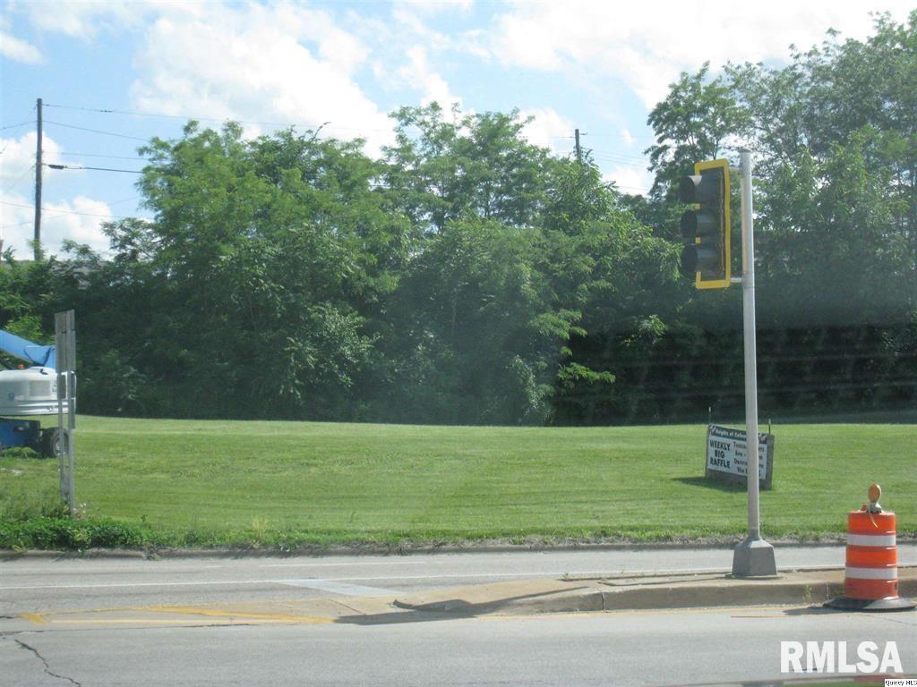 325 N 4th St, Quincy, IL 62301