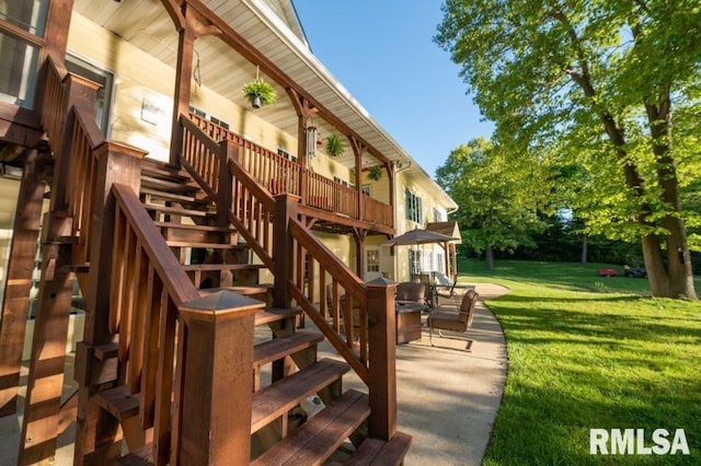 exterior space featuring a yard