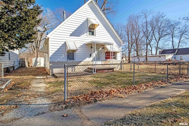 view of front of house with a front lawn