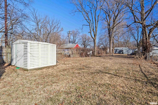 view of yard with a storage unit