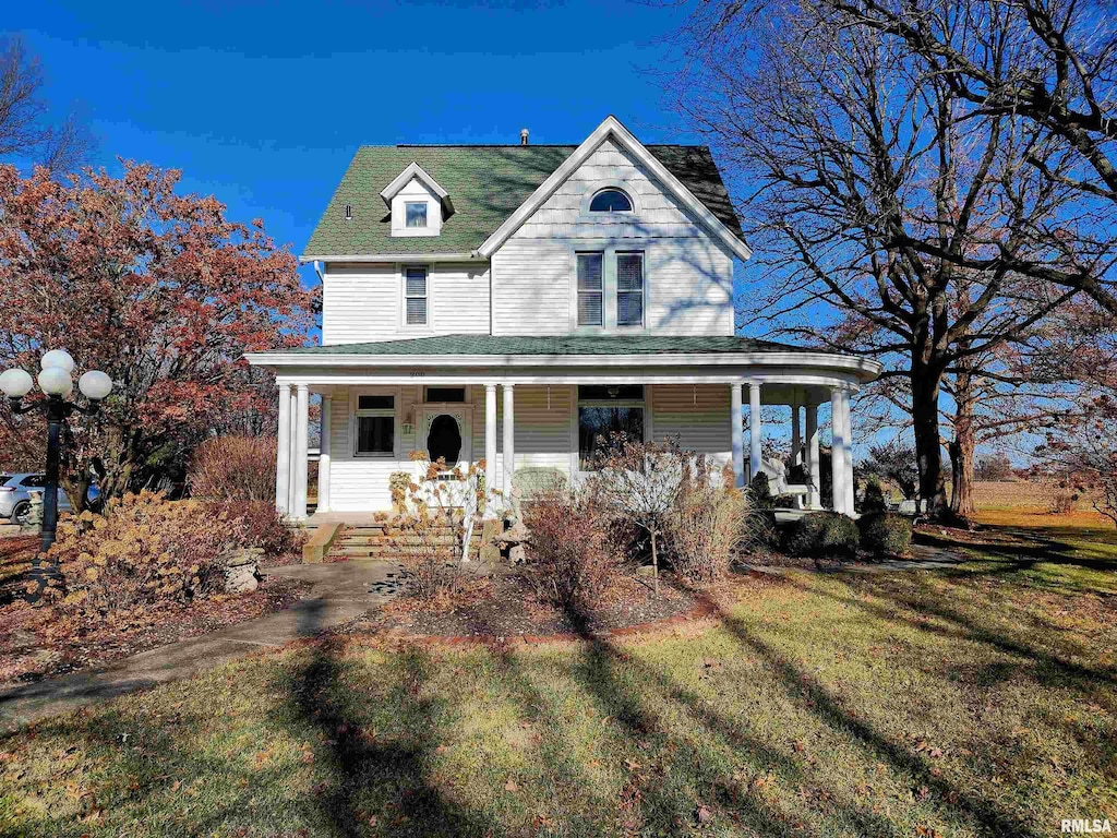 view of front facade with covered porch and a front lawn