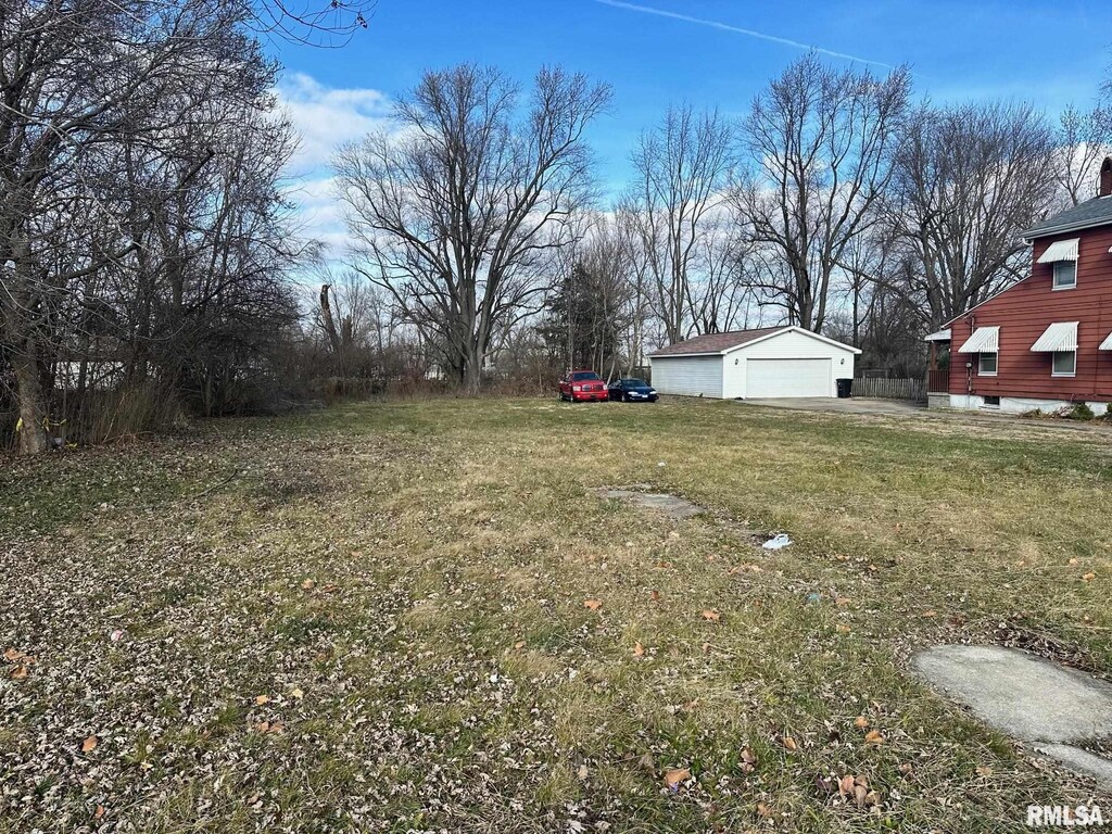 710 E Douglas St, Jacksonville, IL 62650 - photo 1