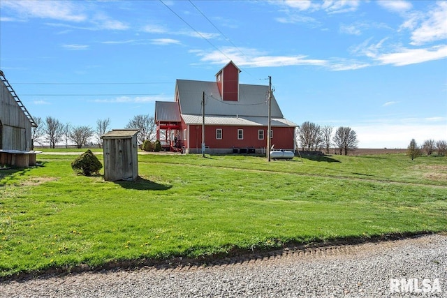 view of yard with a rural view and an outbuilding