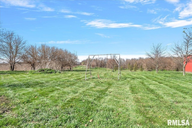 view of yard featuring a rural view