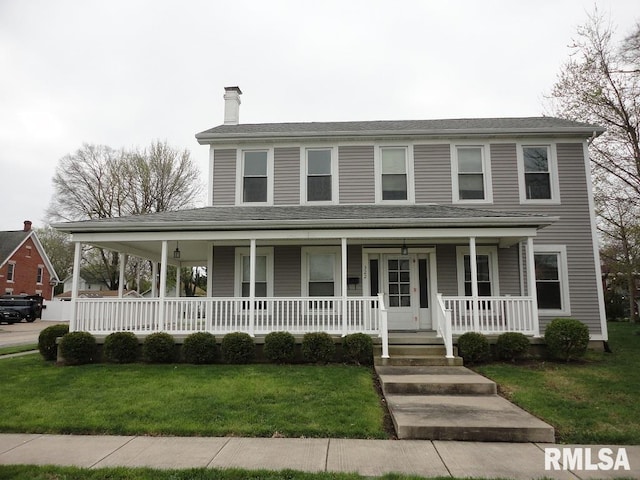 country-style home featuring a front lawn and covered porch