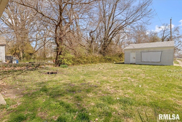 view of yard with a storage unit