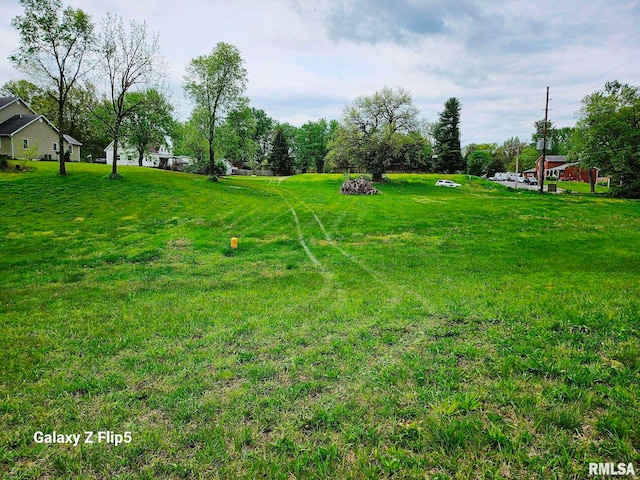 Listing photo 3 for LOT2-4 Ravine Dr, Carlinville IL 62626