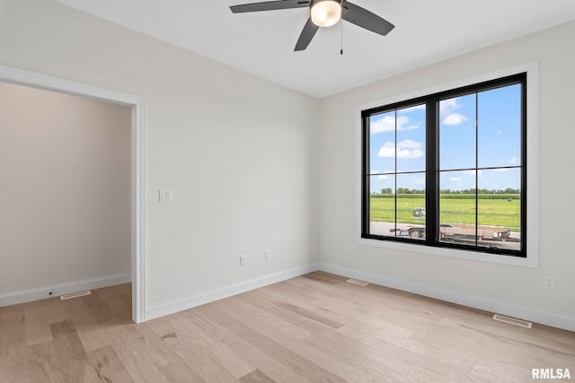 unfurnished room featuring light hardwood / wood-style floors and ceiling fan