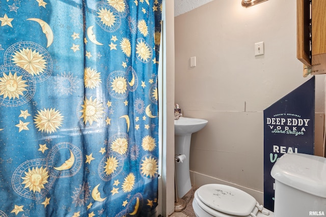 bathroom featuring sink, a textured ceiling, and toilet