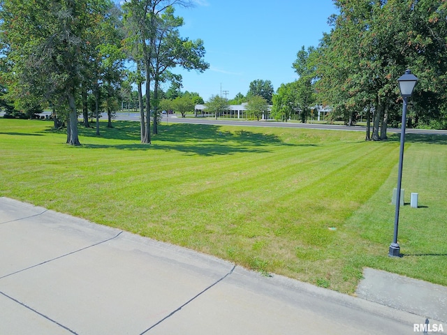 3 Eastland Ct, Carlinville, IL 62626