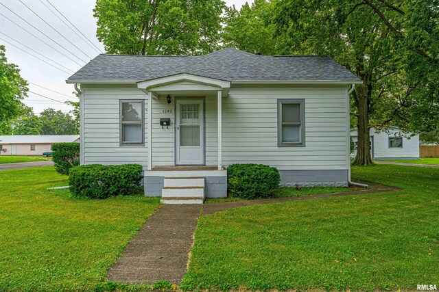 bungalow-style house featuring a front yard